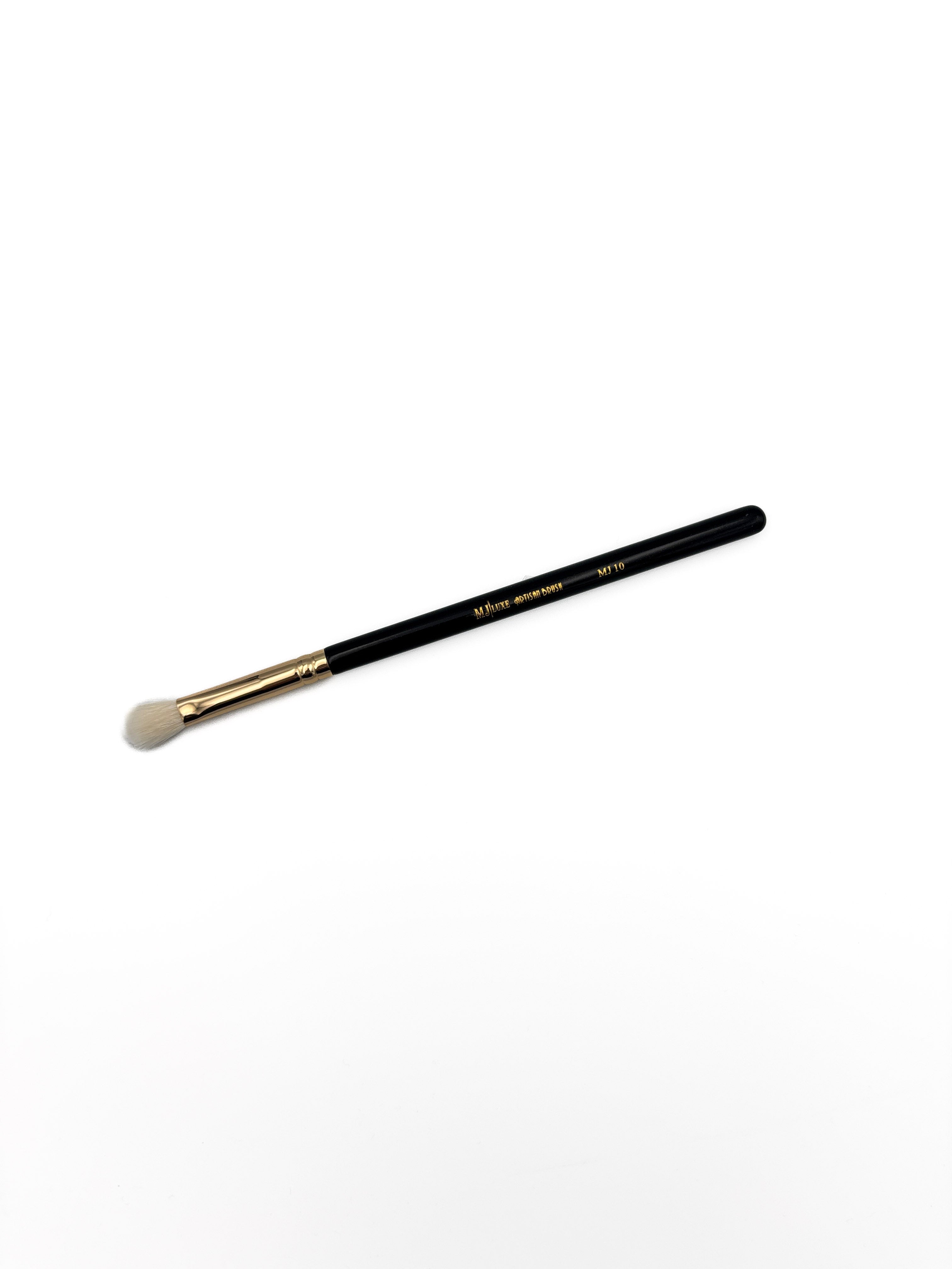 MJ 10 Luxe Artisan Crease Eyeshadow Brush