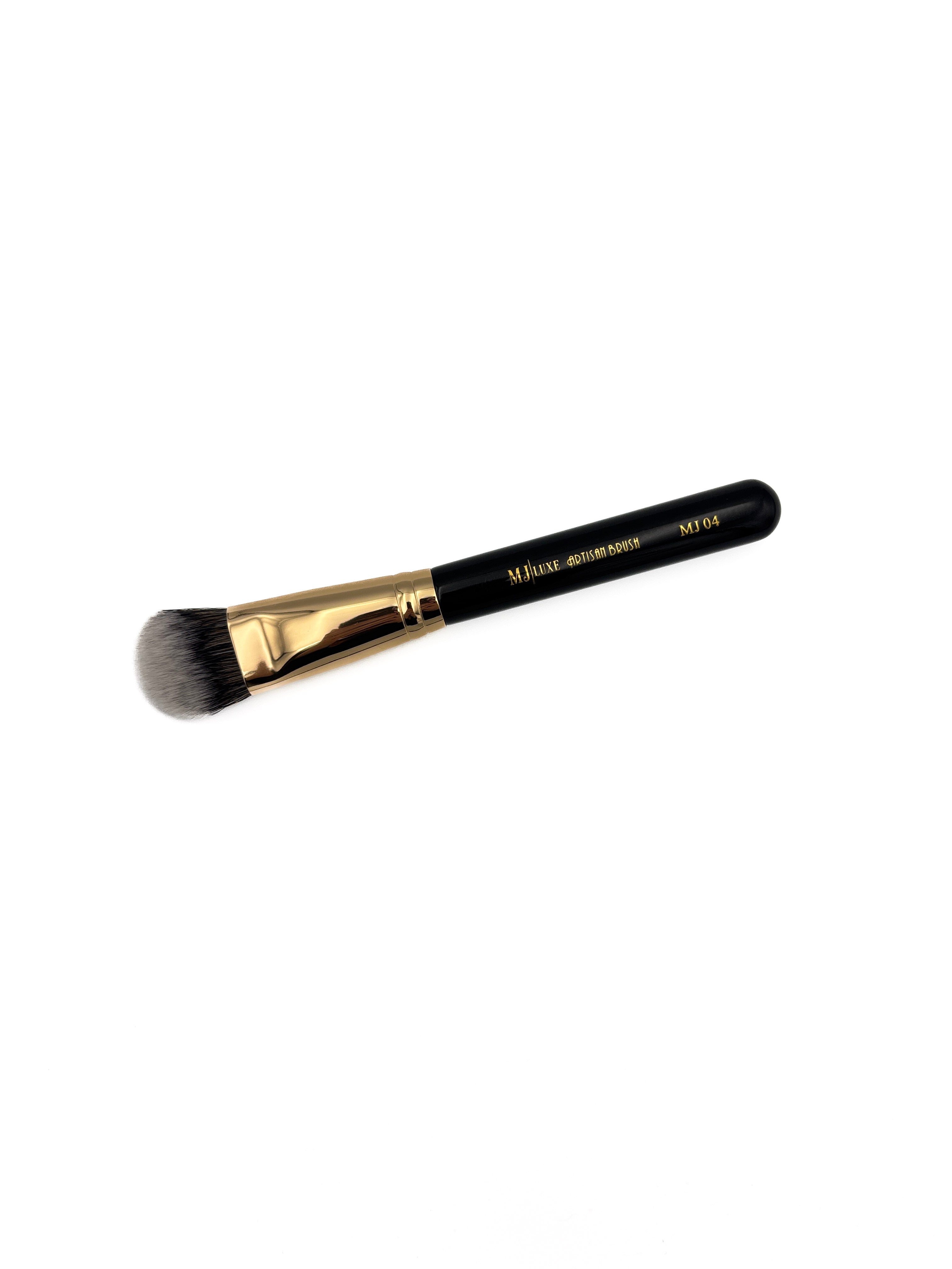 MJ 04 Luxe Artisan Heavy Application Brush
