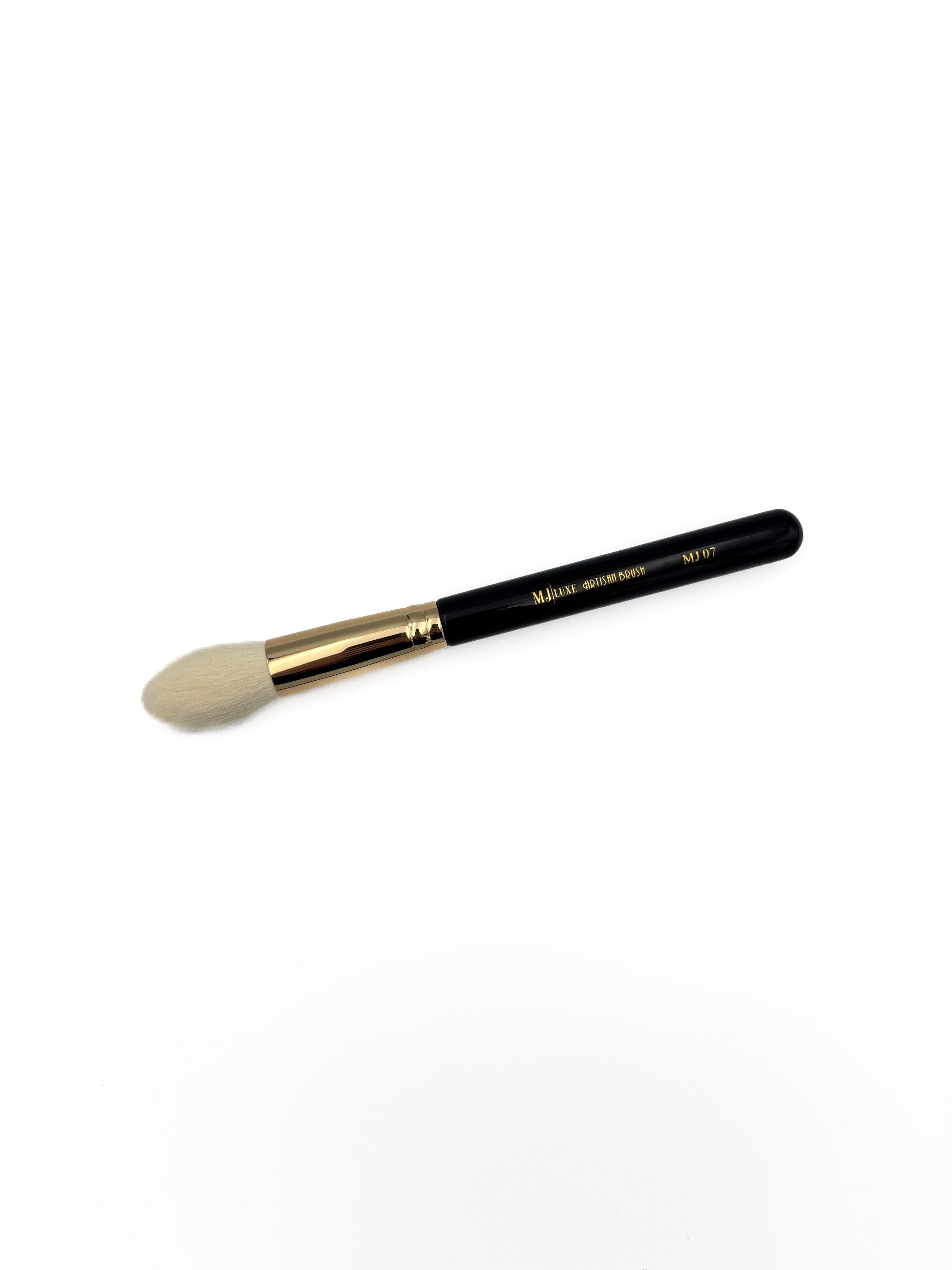 MJ07 Luxe Artisan Tapered Slim Powder Brush