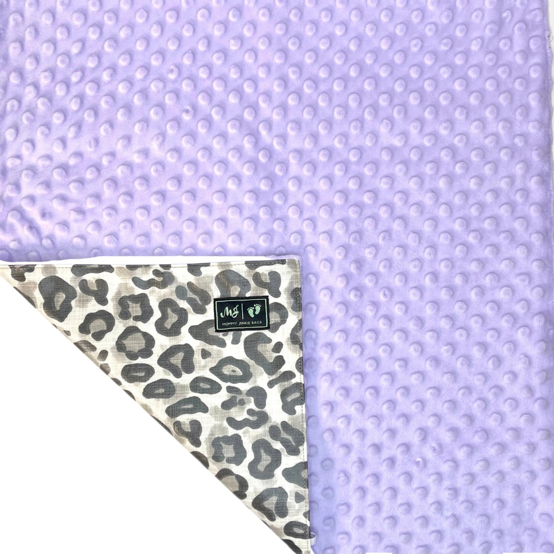Mommy Junkie 2 in 1 (Minky Blanket/Laminated Changing Pad) - Smokey Cheetah